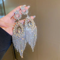 Brincos com Flores e Franjas de Strass para Mulheres - Elegância e Personalidade